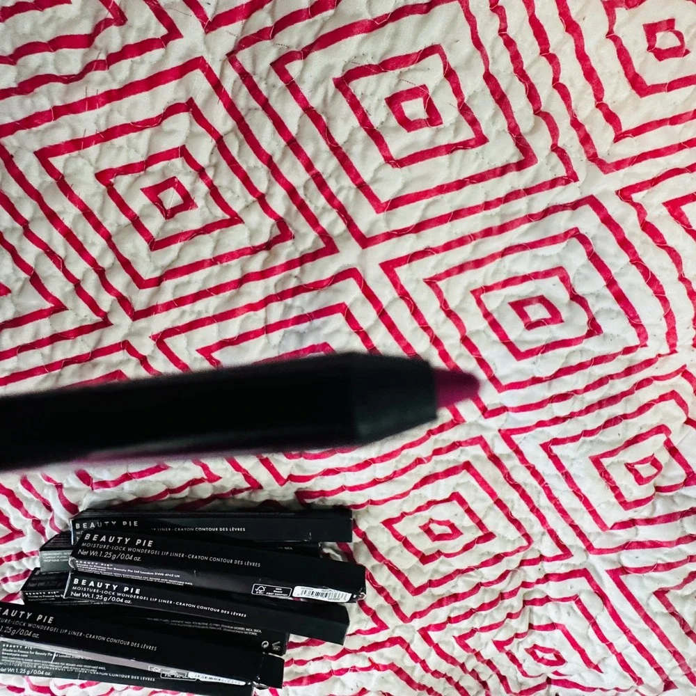 Lot of 9 Beauty Pie Moisture-Lock Wondergel Lip Liner Reckless‎ Red New in Box